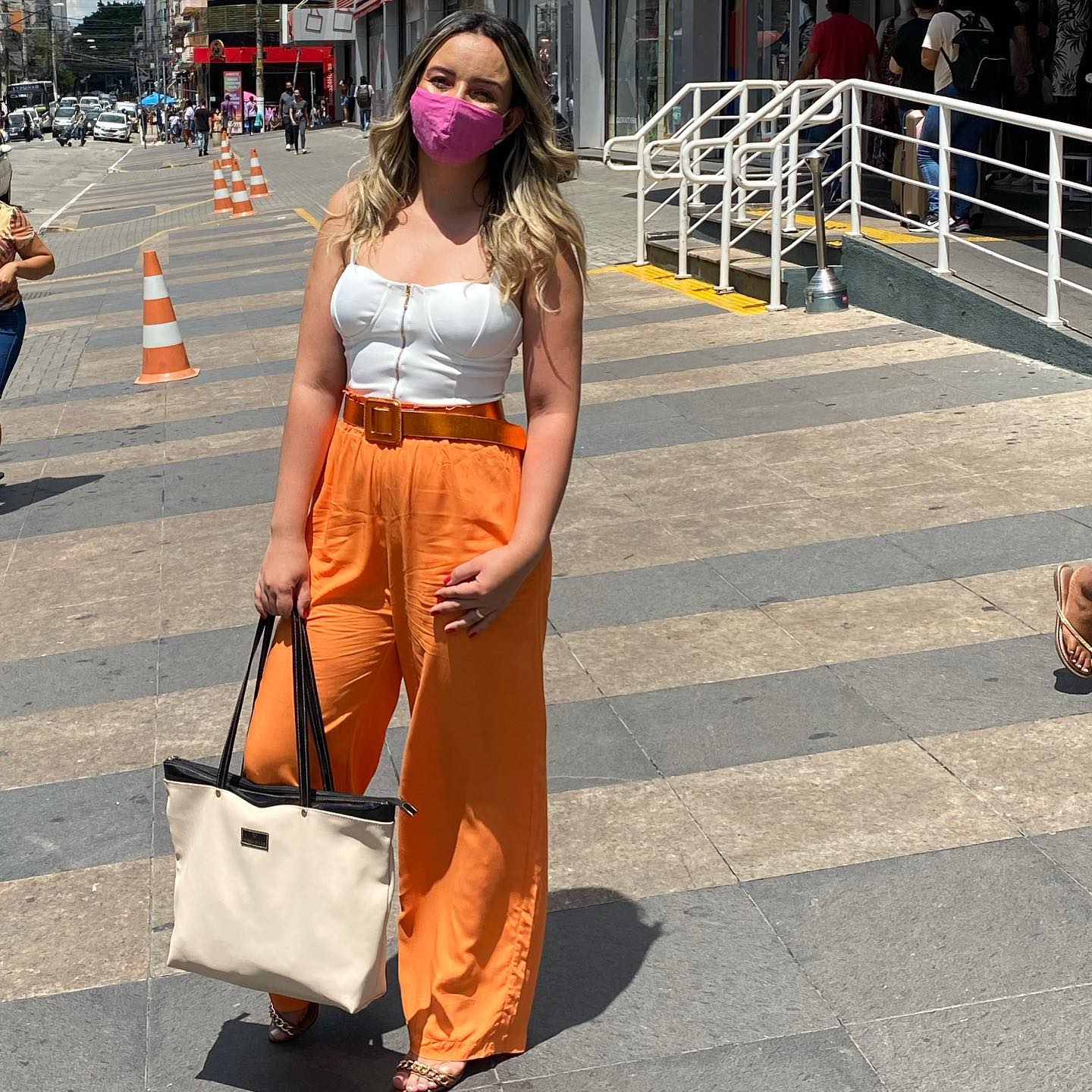 Diva do Brás é Leandra, conheça a blogueira que faz sucesso nas