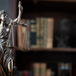 Dr. Jonatas Lucena explica que a Justiça pode determinar a quebra de IP para identificar autores de ameaças virtuais.