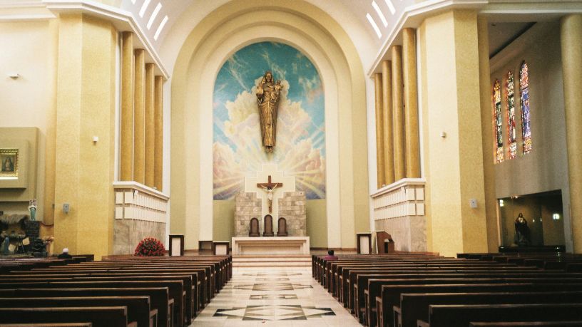 Descubra como a Igreja Católica contribui para a fé, educação e transformação da sociedade brasileira, apresentado por Jose Eduardo De Oliveira e Silva.
