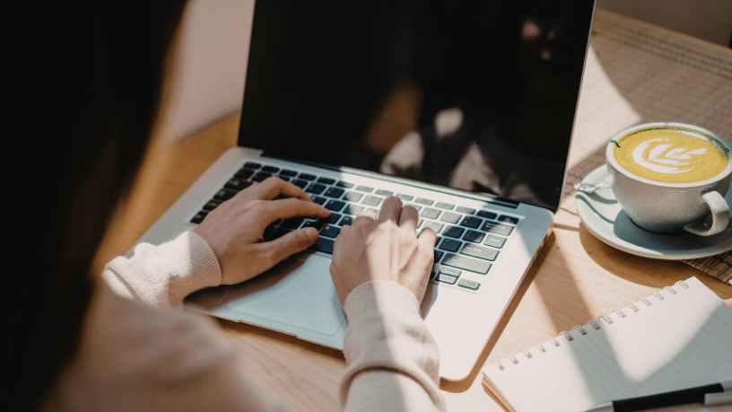 Descubra de que forma a prática de exercícios físicos pode melhorar seu desempenho profissional com Alexandre Costa Pedrosa.