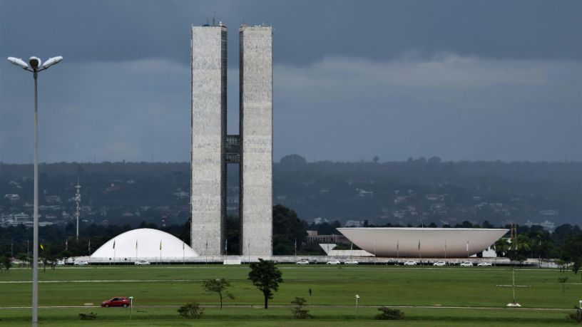 Ministros aceleram entregas antes de deixar o governo: estratégia política e impactos na gestão pública
