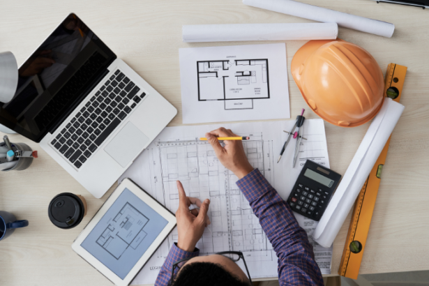 Red Tech Empreendimentos Ltda explica como a inteligência artificial pode prever atrasos em obras e transformar o planejamento na construção civil.