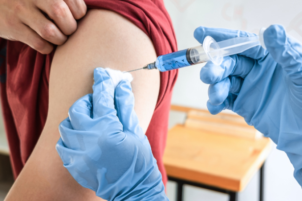 Vacina contra bronquiolite para adultos: ampliação da Anvisa reforça prevenção e abre novo cenário na saúde pública