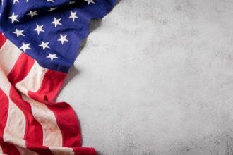 Extremismo ideológico e violência política nos EUA: como a polarização ameaça a democracia e redefine o debate público