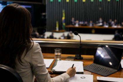 O Desafio da Representação Feminina na Política e a Evolução Democrática