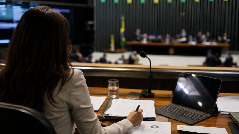 O Desafio da Representação Feminina na Política e a Evolução Democrática