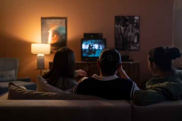 Streaming de agosto movimenta o entretenimento: o que estreia e como escolher o que realmente vale a pena assistir