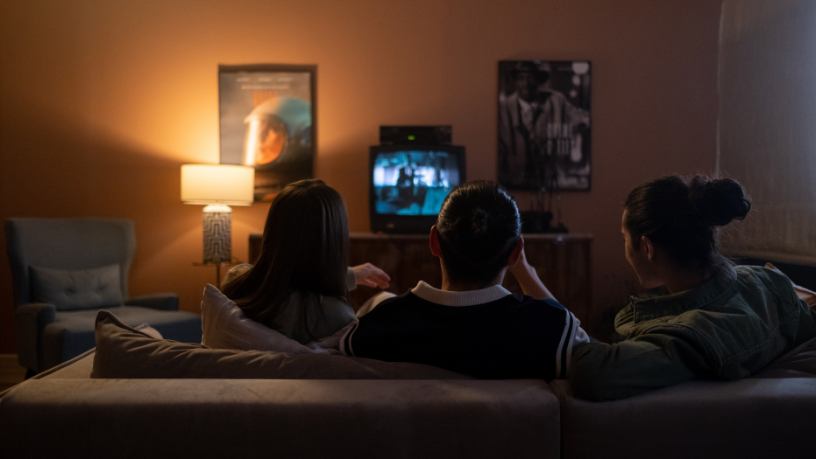 Streaming de agosto movimenta o entretenimento: o que estreia e como escolher o que realmente vale a pena assistir
